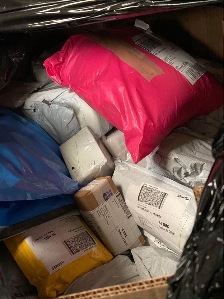 Nedoručené zásilky Royal Mail – plný kontejner — ilustrační fotografie z Buyers Hub